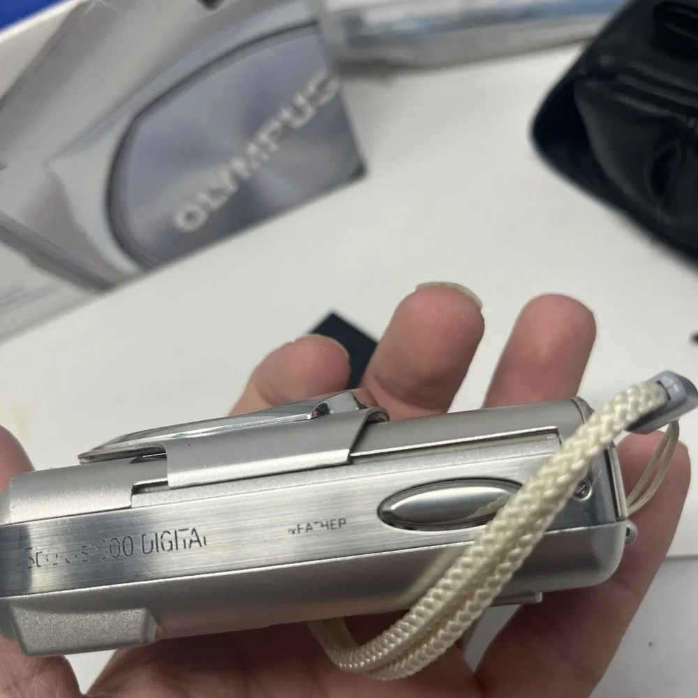 Olympus Stylus 300 Digital Camera 3.2MP, 1.5